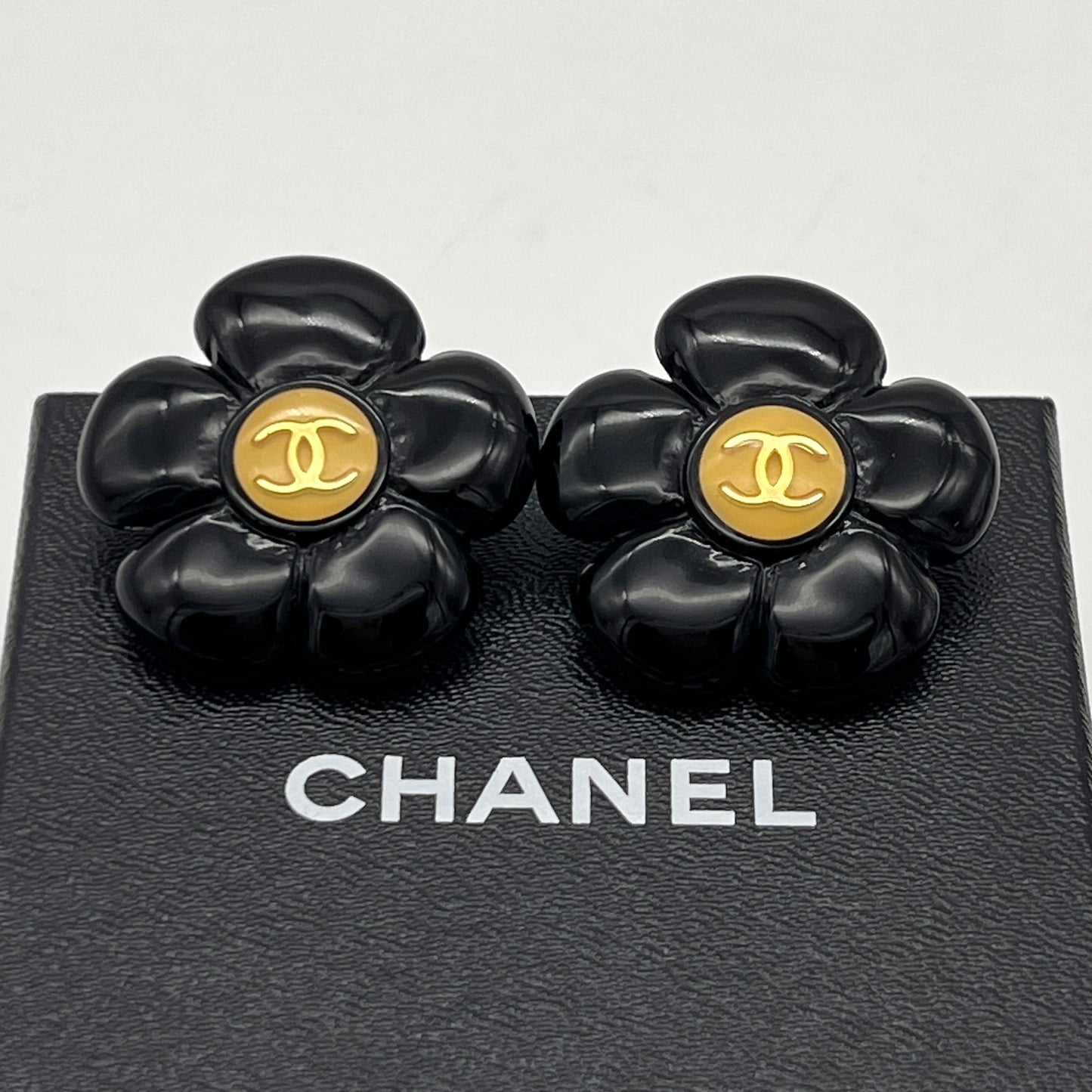 RARE☆☆☆☆CHANEL 山茶花线花卉图案可可标记耳环黑色 x 金色 Do