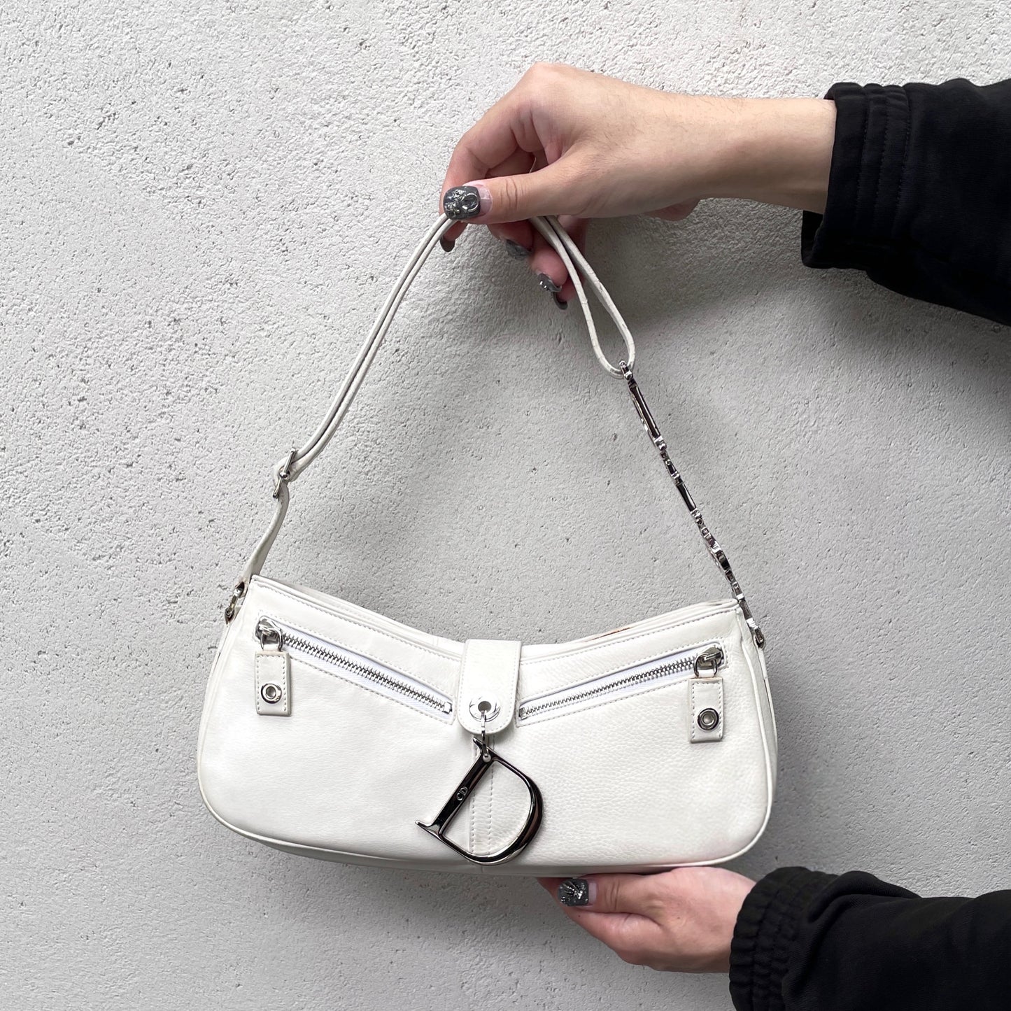RARE☆☆☆☆CHRISTIAN DIOR 2005 Leather Street Chic D Logo Dior Chain Hobo Shoulder Bag White & Silver