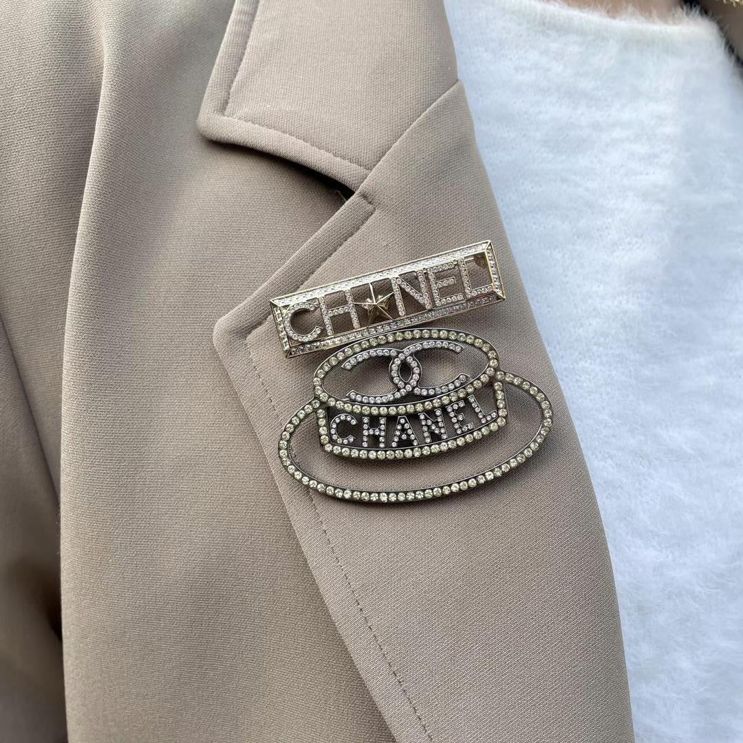 Afar Vintage Pre-owned CHANEL CHAN☆EL logo brooch A17 C