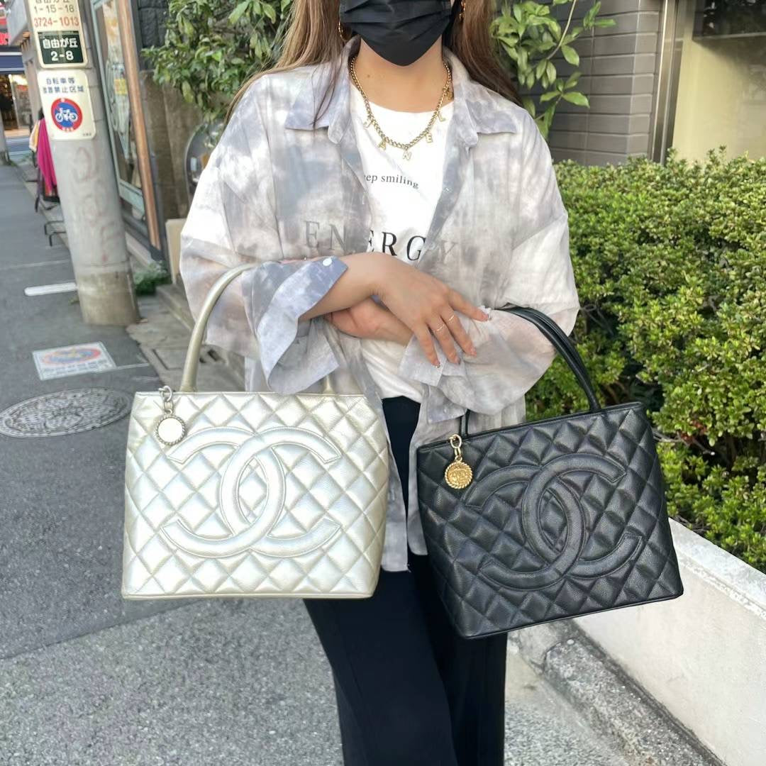 RARE☆☆☆CHANEL ｷｬﾋﾞｱｽｷﾝ ﾏﾄﾗｯｾ復刻 ﾄｰﾄﾊﾞｯｸﾞ ﾗｲﾄｸﾞﾘｰﾝｼﾙﾊﾞｰ