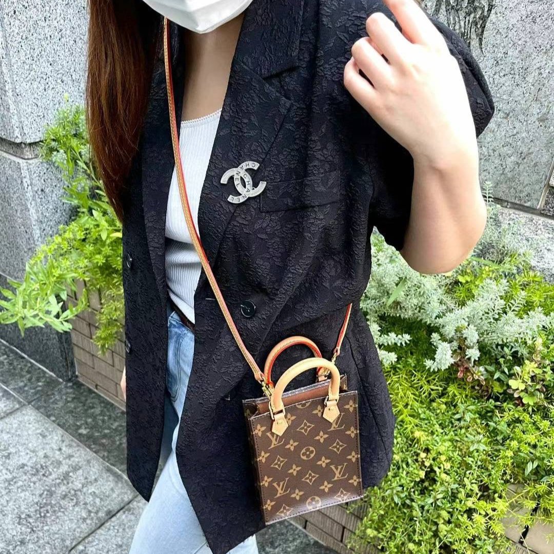 LOUIS VUITTON Monogram Petite Sac Plat Unused Regular price 279 400 M69442