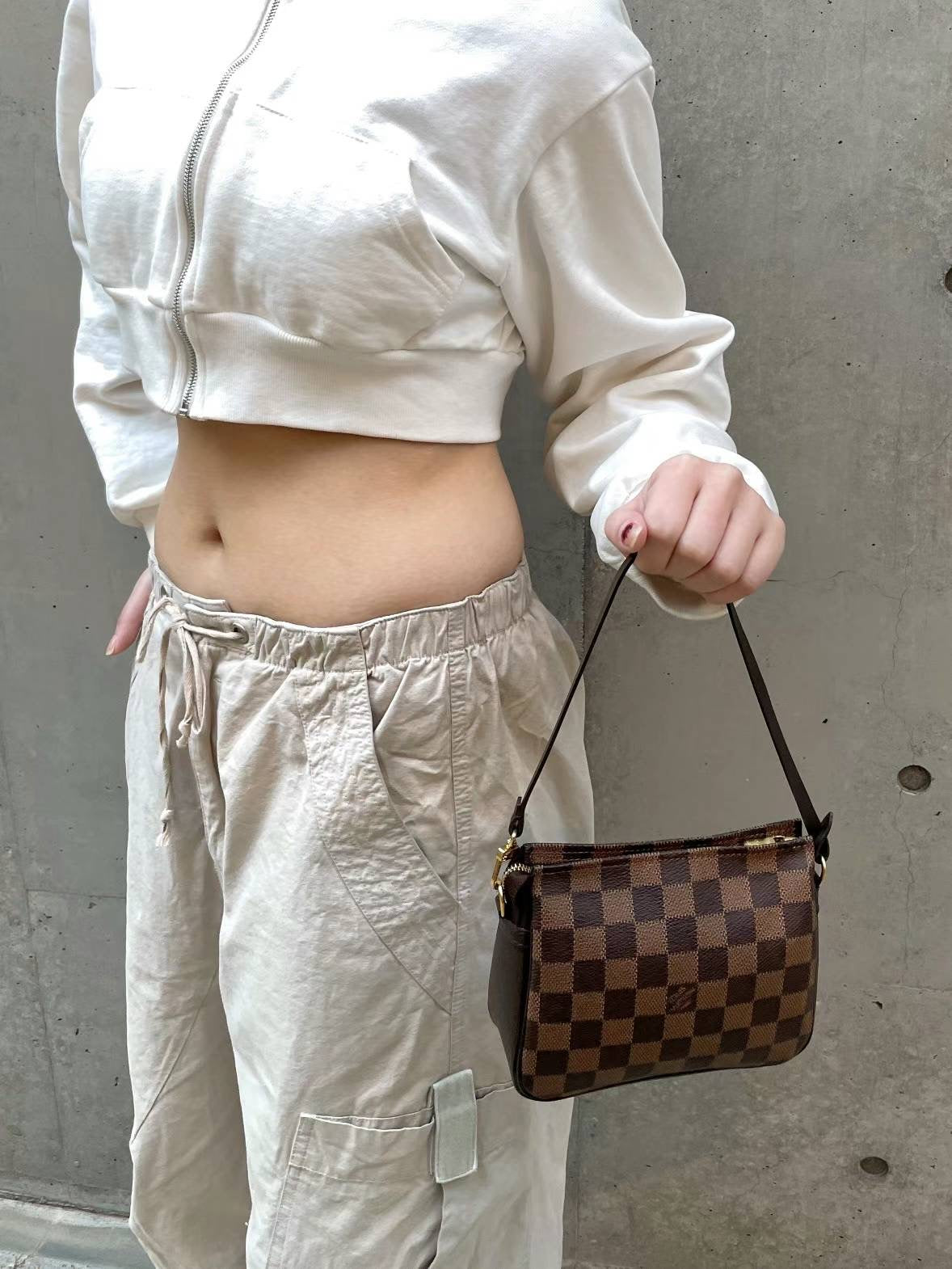 LOUIS VUITTON ﾀﾞﾐｴ ﾄｩﾙｰｽ･ﾒｲｸｱｯﾌﾟ