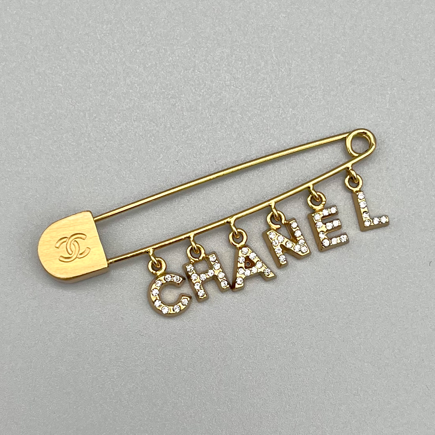 AUTH Pre-owned CHANEL pendant brooch 01P